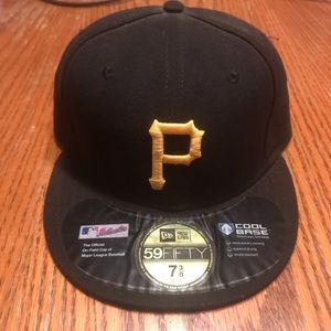 Pittsburgh PIRATES On-Field Fitted Cap by New Era